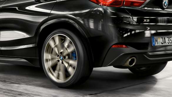 BMW xDrive BMW X2 M35i (F39) Sapphire Black metallic close-up rear