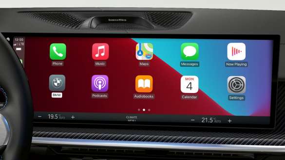 Comfort Access BMW X7 M60i xDrive G07 LCI Comfort Access BMW X7 M60i xDrive G07 LCI Smartphone operation in front of BMW