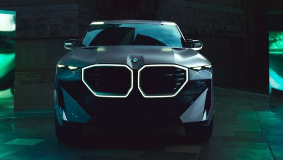 BMW Concept XM (G09) front view standing