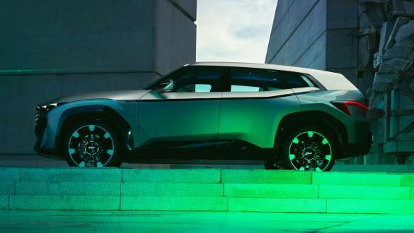 BMW Concept XM (G09) side view standing