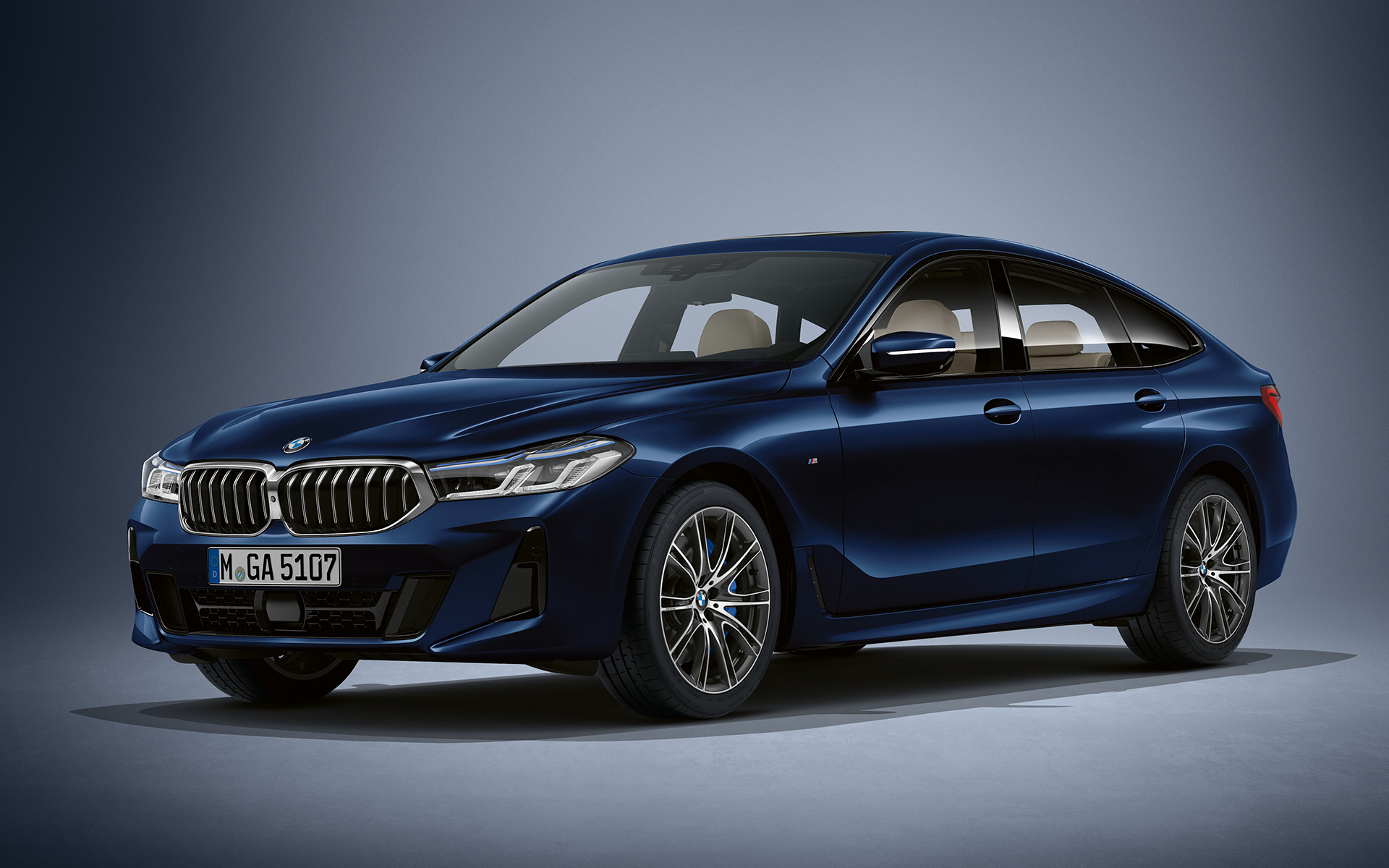BMW Individual paint finish Tansanite blue metallic BMW 6 Series Gran Turismo G32 2020 three-quarter front view standing
