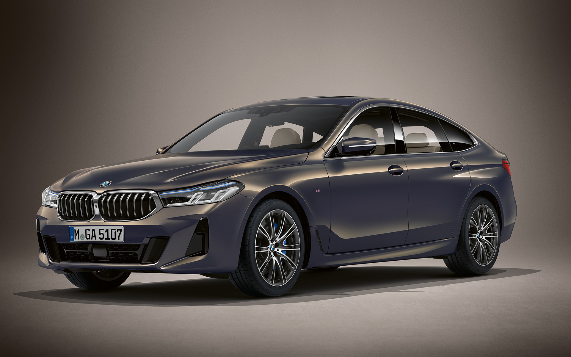 BMW Individual paint finish Alvit Grey metallic BMW 6 Series Gran Turismo G32 2020 three-quarter front view standing
