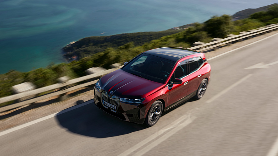 BMW iX i20 electric SUV BMW iX xDrive50 performance video BMW iX i20 2021 electric SUV BMW iX xDrive50 Aventurin Red video
