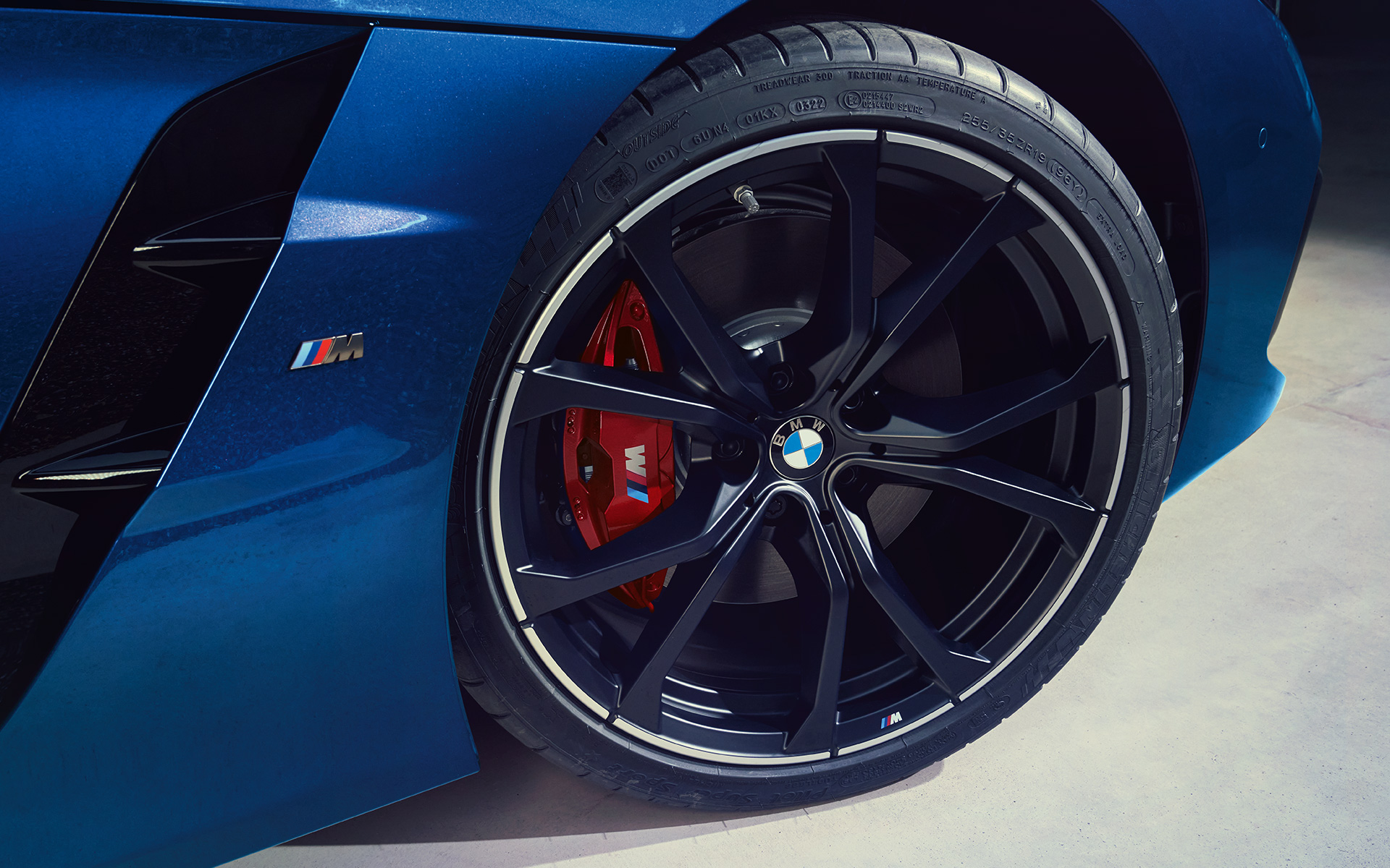 BMW Z4 M40i G29 2022 Portimao Blue exhaust tailpipe trim in free-form design