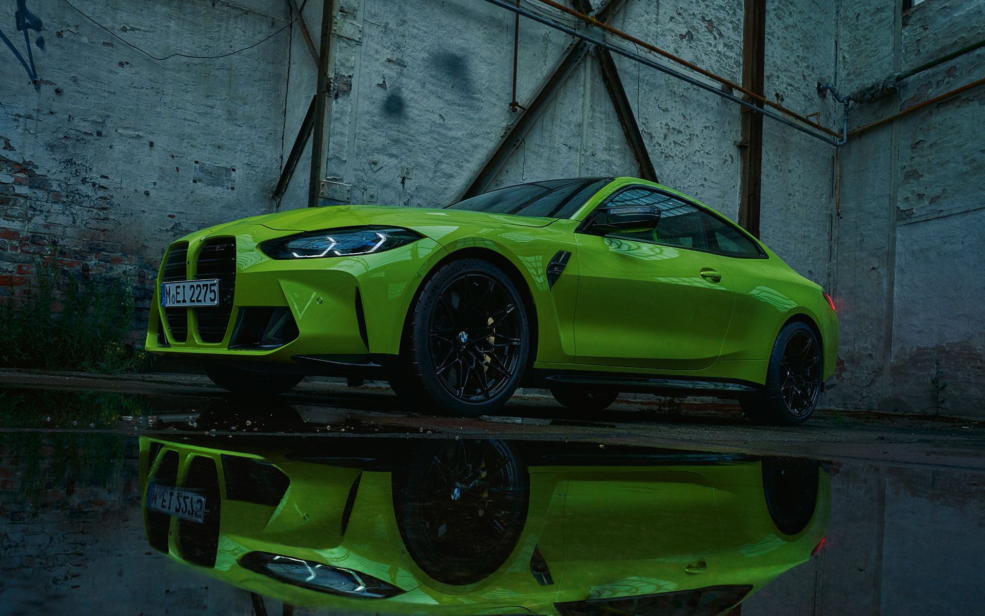 BMW M4 Competition Coupé G82 2020 Sao Paulo Yellow three-quarter front view 