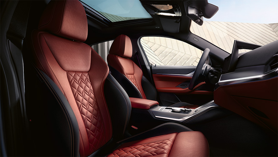 BMW M440i xDrive Gran Coupé G26 2021 lateral interior view BMW M440i xDrive Gran Coupé G26 2021 lateral interior view