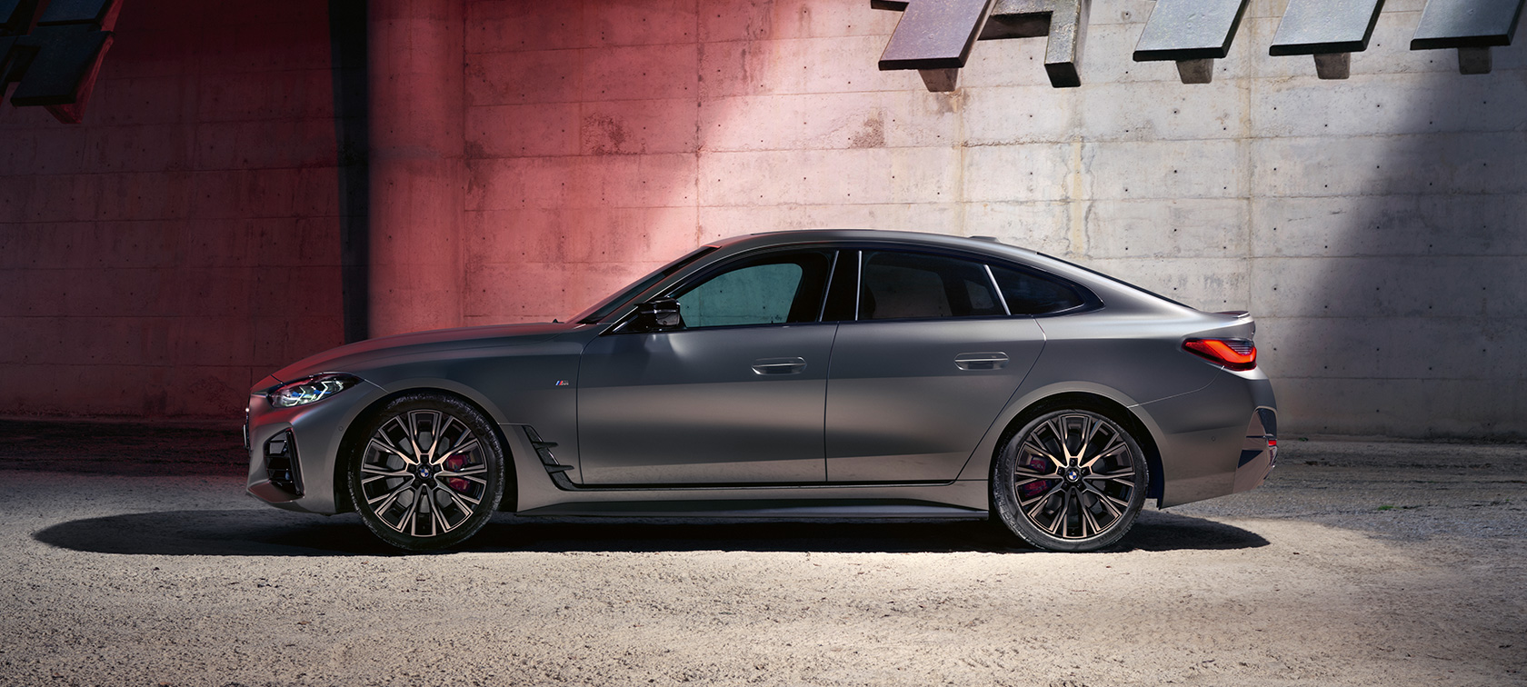BMW M440i xDrive Gran Coupé G26 2021 side view BMW M440i xDrive Gran Coupé G26 2021 BMW Individual Frozen Pure Grey metallic side view standing