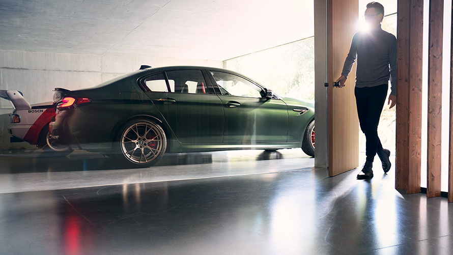 BMW M5 CS F90 2021 Frozen Deep Green metallic side view in garage