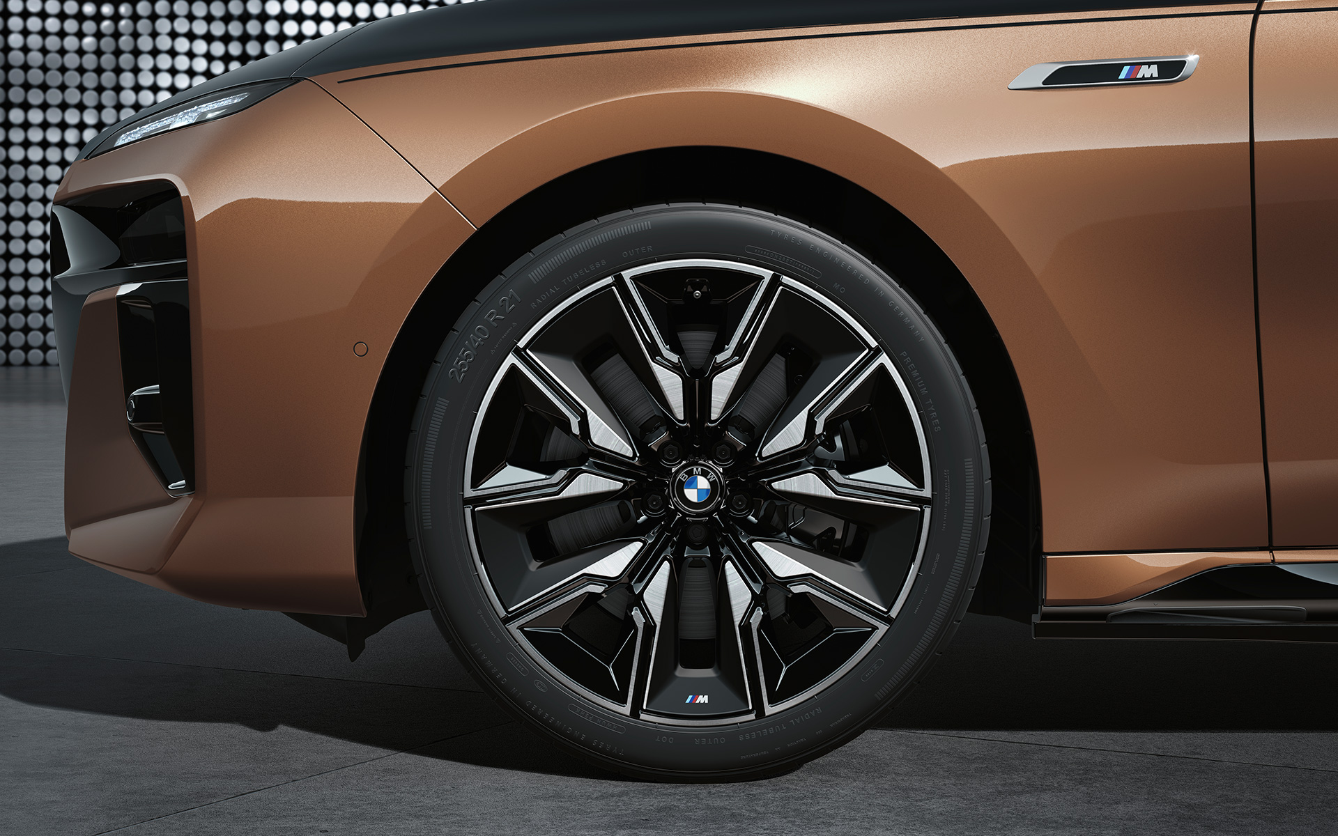 BMW i7 M70 xDrive Sedan G70 21” M aerodynamic wheels 909 M Multicolour