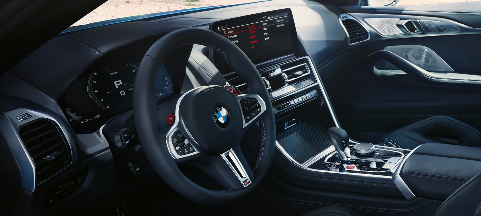BMW M8 Competition Coupé F92 LCI Facelift 2022 cockpit Control Display M leather steering wheel