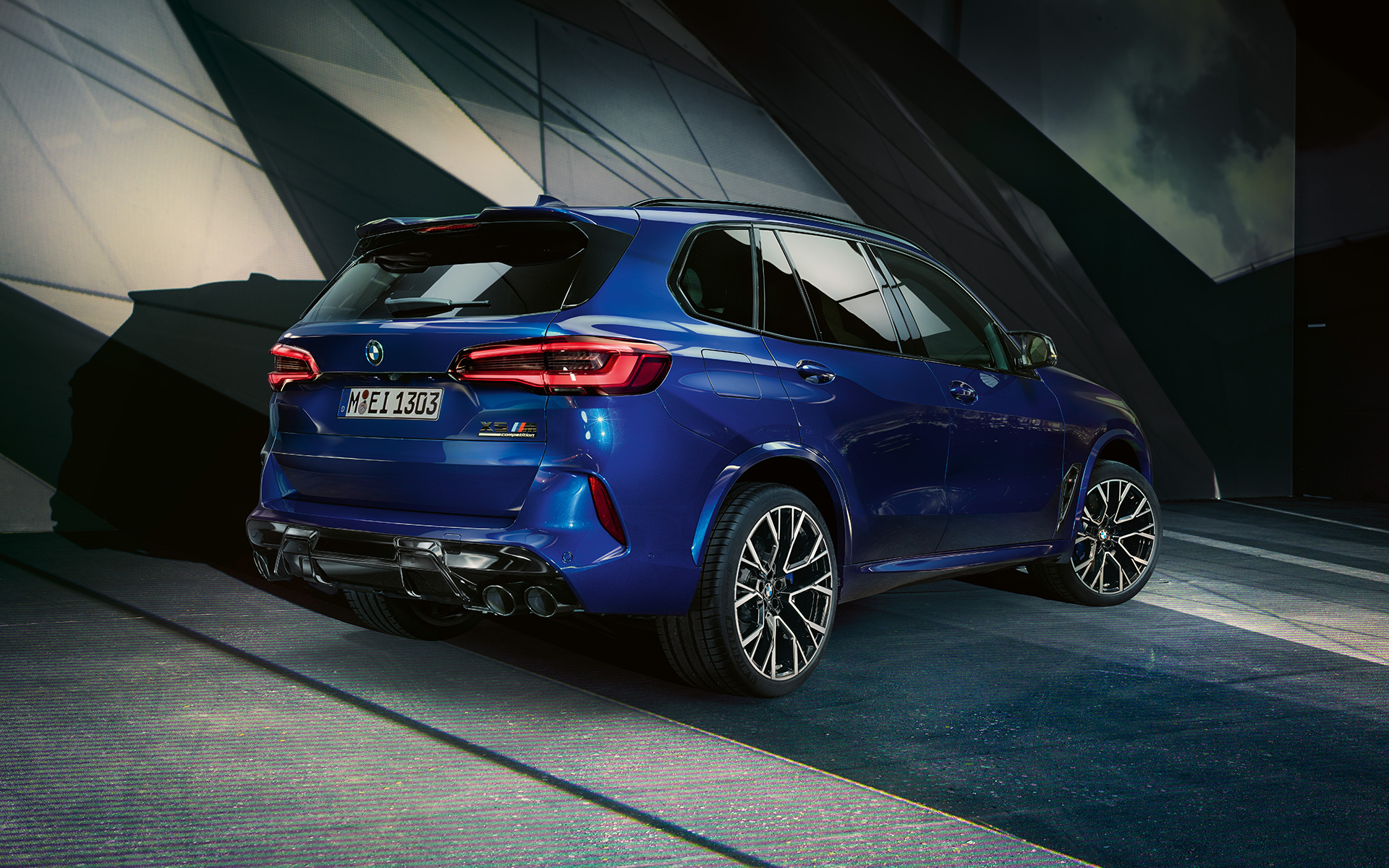 BMW X5 M Competition with M light alloy wheels F95 2020 SUV Marina Bay Blue metallic side view