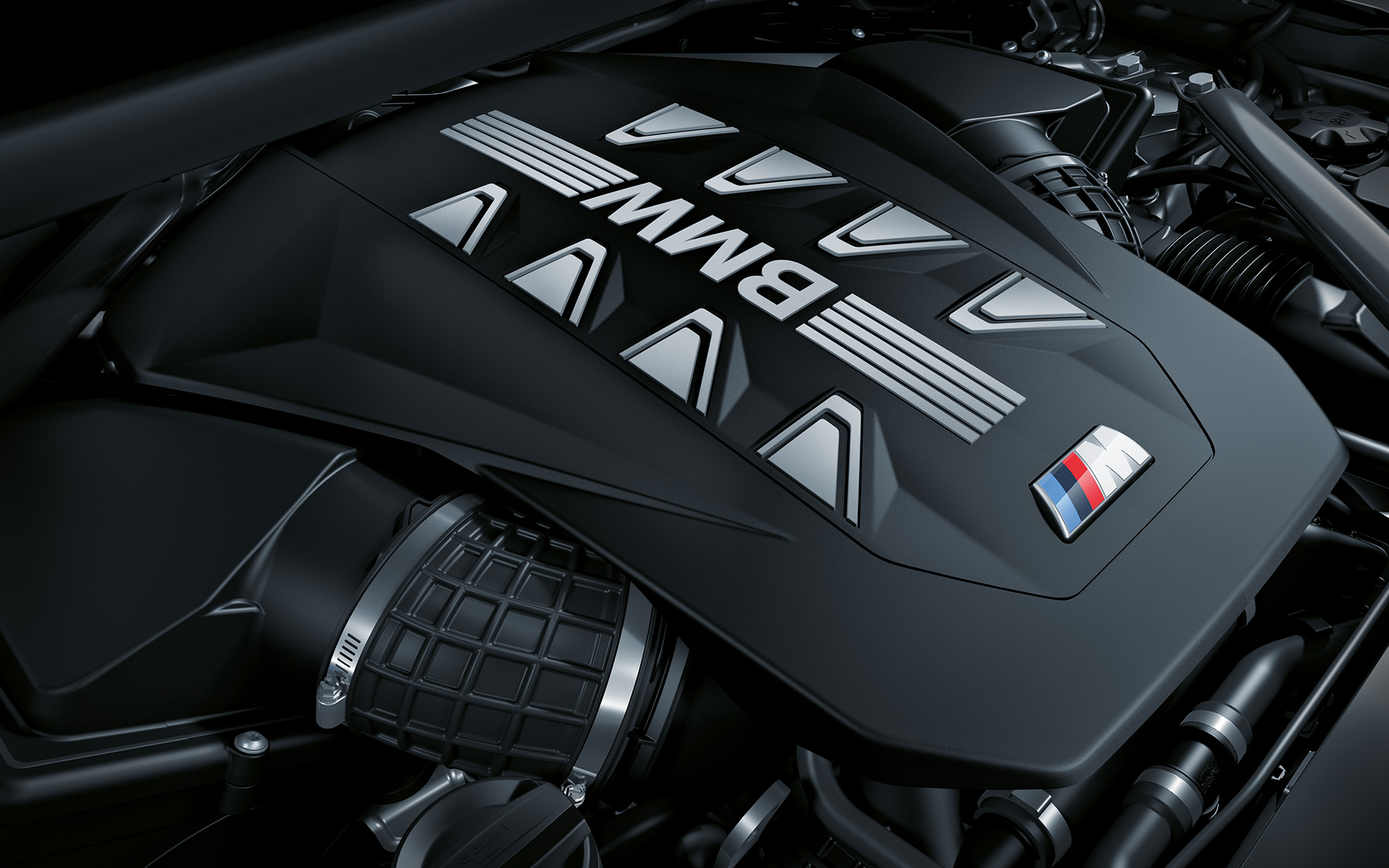 BMW X5 M60i xDrive G05 MP engine close-up