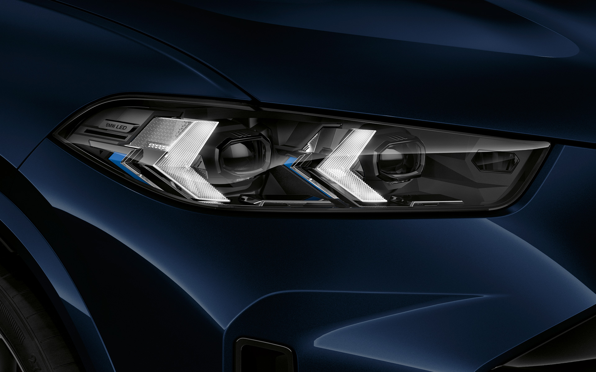 BMW X5 M60i xDrive G05 MP headlights close-up