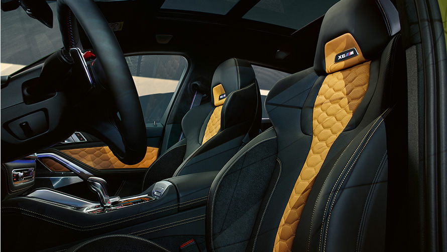M Multifunctional seats with illuminated X6 M logo BMW X6 M Competition F96 2020 SUV interior 