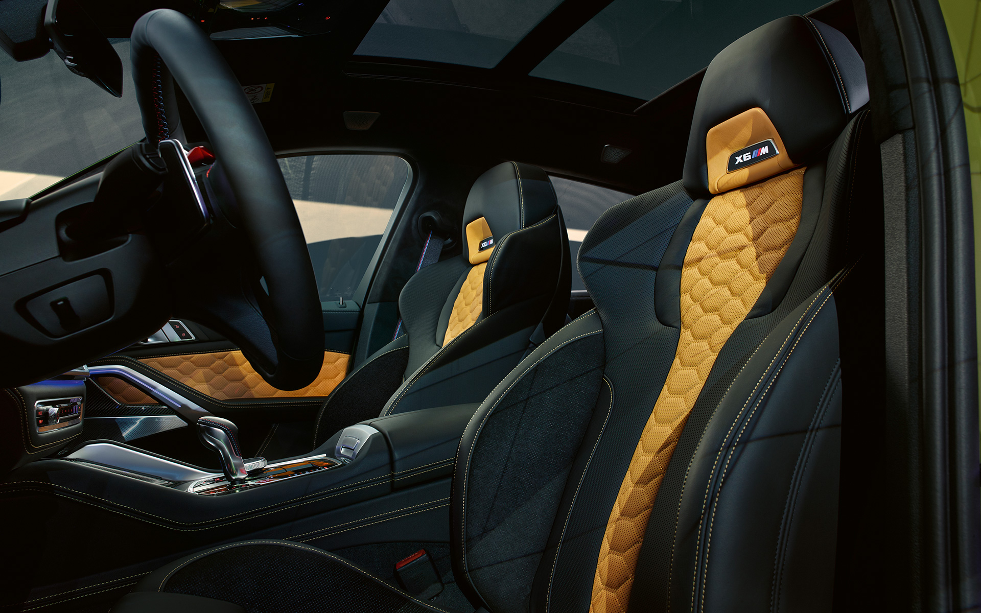 M Multifunctional seats with illuminated X6 M logo BMW X6 M Competition F96 2020 SUV interior 
