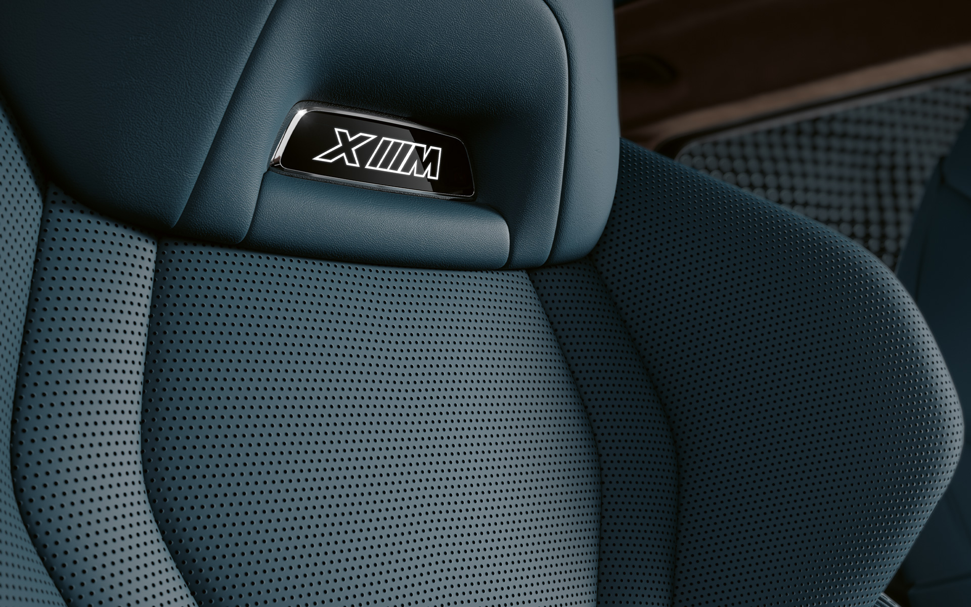 BMW XM G09 Multifunctional seats with illuminated M badge