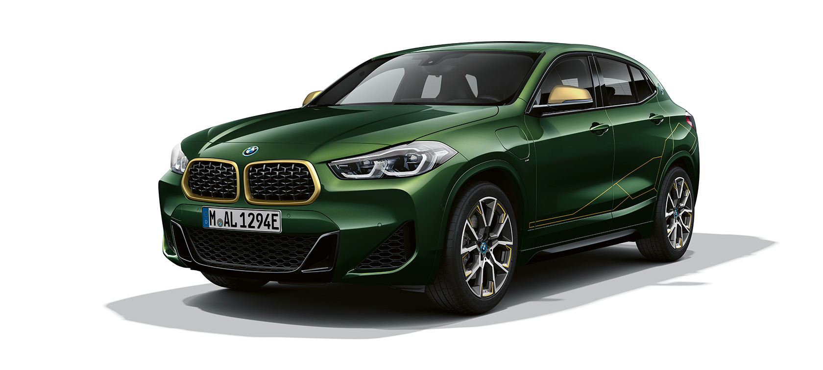 Three-quarter front view BMW X2 F39 Three-quarter front view BMW X2 F39 Sanremo Green metallic