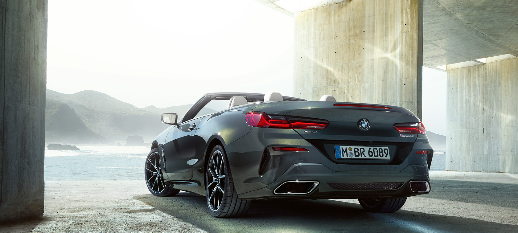 BMW M850i xDrive Dravit Grey metallic, three-quarter view from rear left. BMW M850i xDrive Dravit Grey metallic, three-quarter view from rear left.