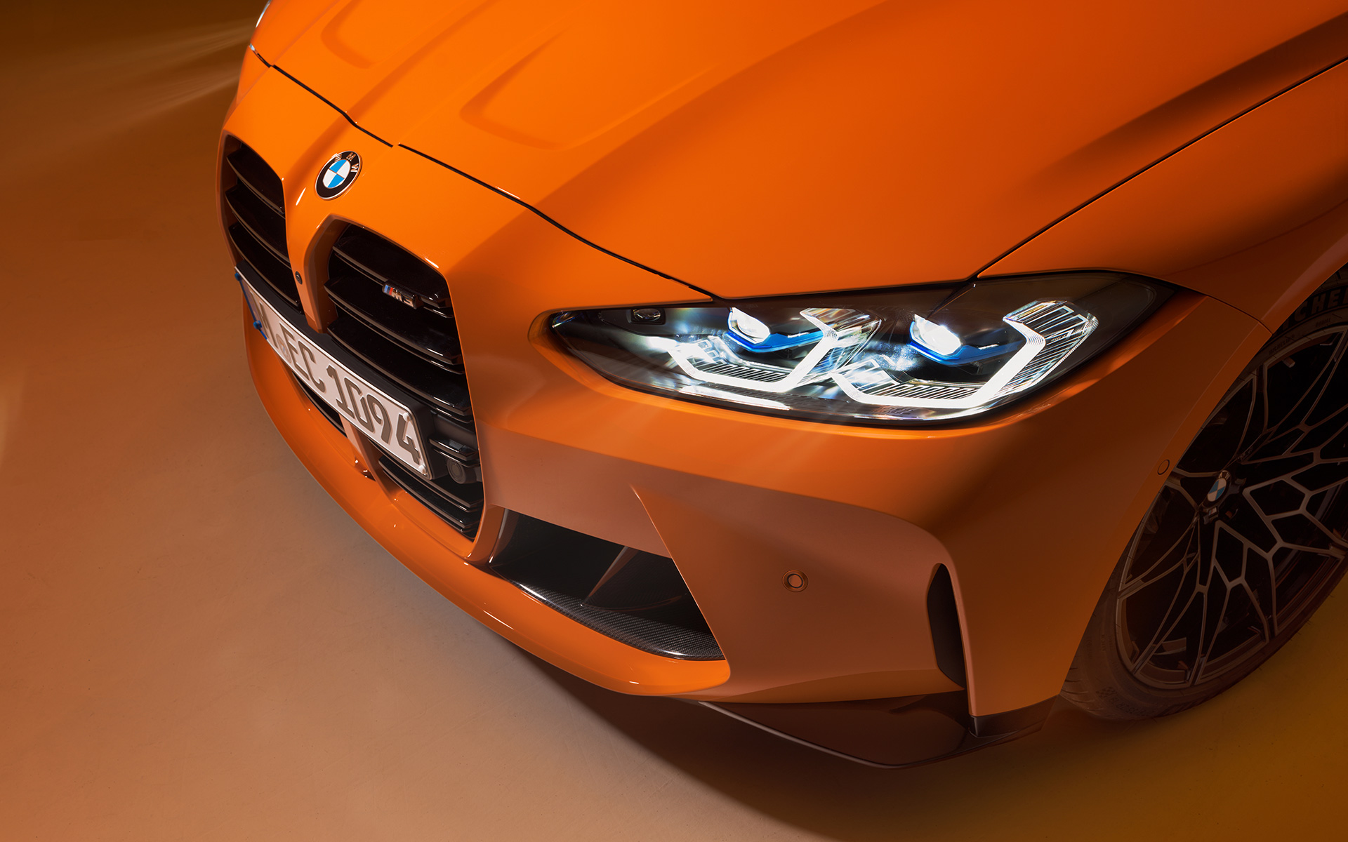 BMW M4 Competition Coupé G82 2021 BMW Individual Fire Orange standing three-quarter front view close-up with top view
