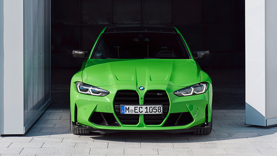 BMW M4 Competition Coupé G82 2021 BMW Individual Signal Green front view 