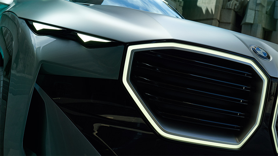 BMW Concept XM (G09) front view standing close-up kidney