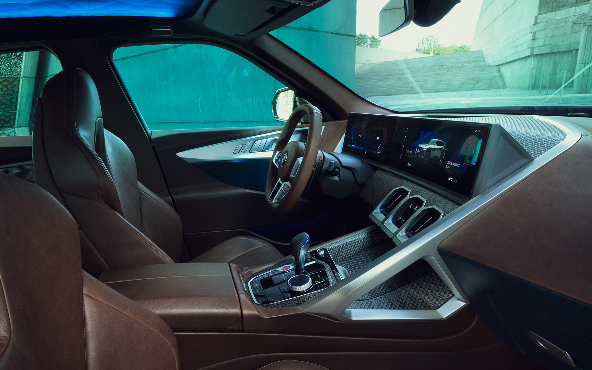 BMW Concept XM (G09) interior side view Driver orientation