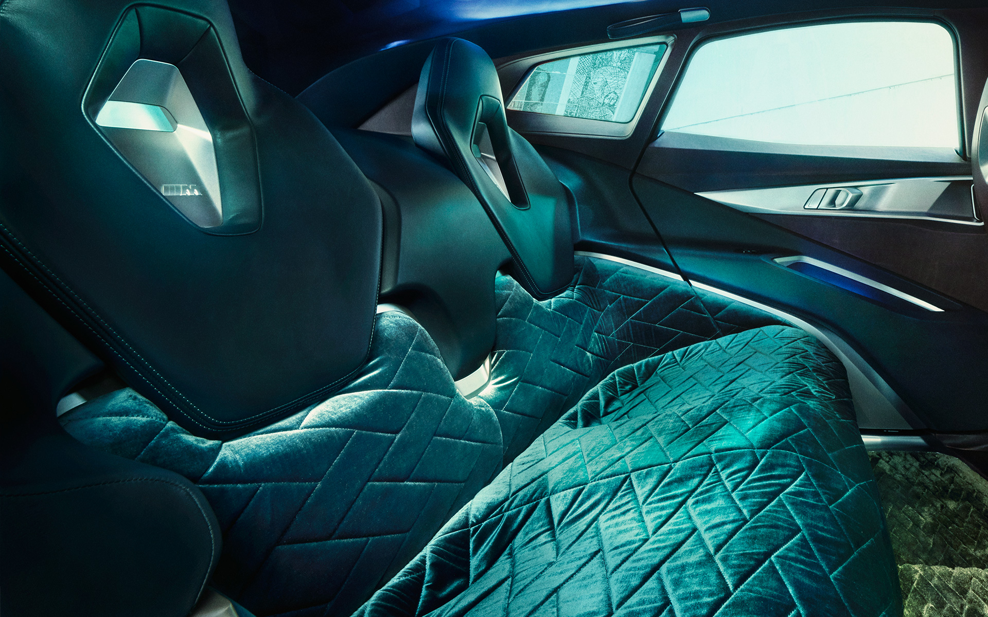 BMW Concept XM (G09) interior view rear close-up Lounge 