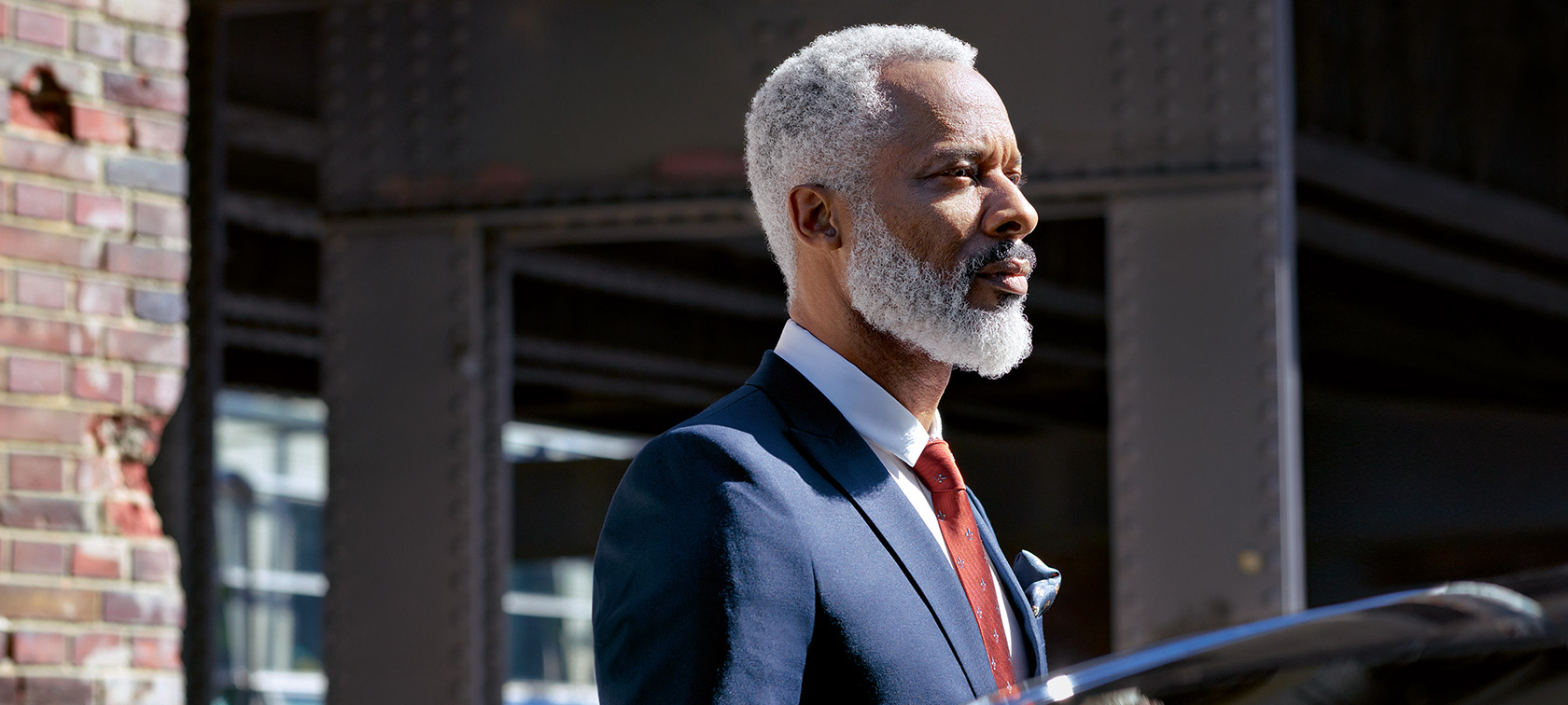 BMW Services: A man is gazing into the distance BMW Services: A man is gazing into the distance