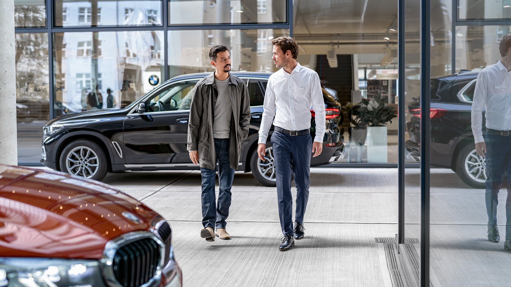 BMW Service BMW service offer BMW Service man at BMW partner