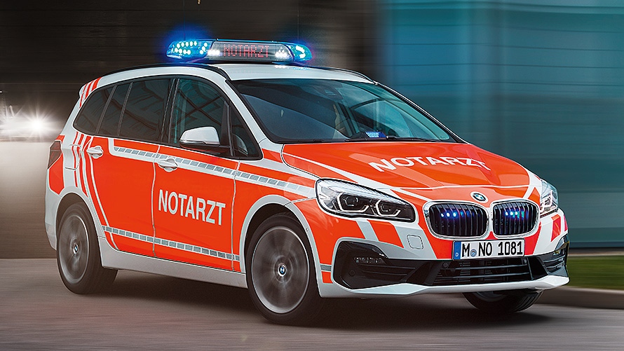 BMW 2er Gran Tourer F48LCI2 emergency doctor’s car BMW 2er Gran Tourer F48LCI2 emergency doctor’s car 1/3 front view city driving