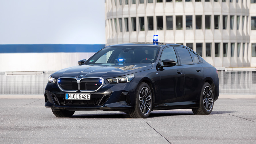 BMW 5 Series Touring G31LCI police vehicle BMW 5 Series Touring G31LCI police vehicle 1/3 front view tunnel driving