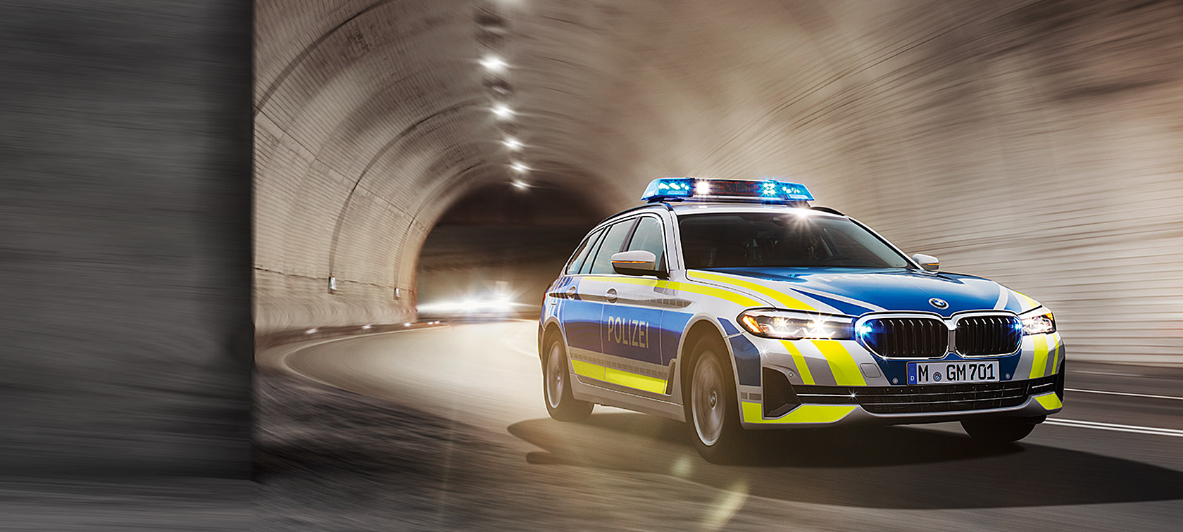 BMW 5series Touring G31LCI police vehicle 1/3 front view tunnel driving