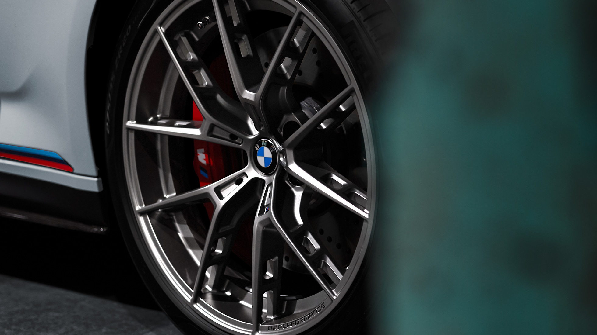 20" M Performance forged wheel Y-spoke style 863 M Ferric Grey matt close-up BWM M Performance Parts 20" M Performance forged wheel Y-spoke style 863 M Ferric Grey matt close-up