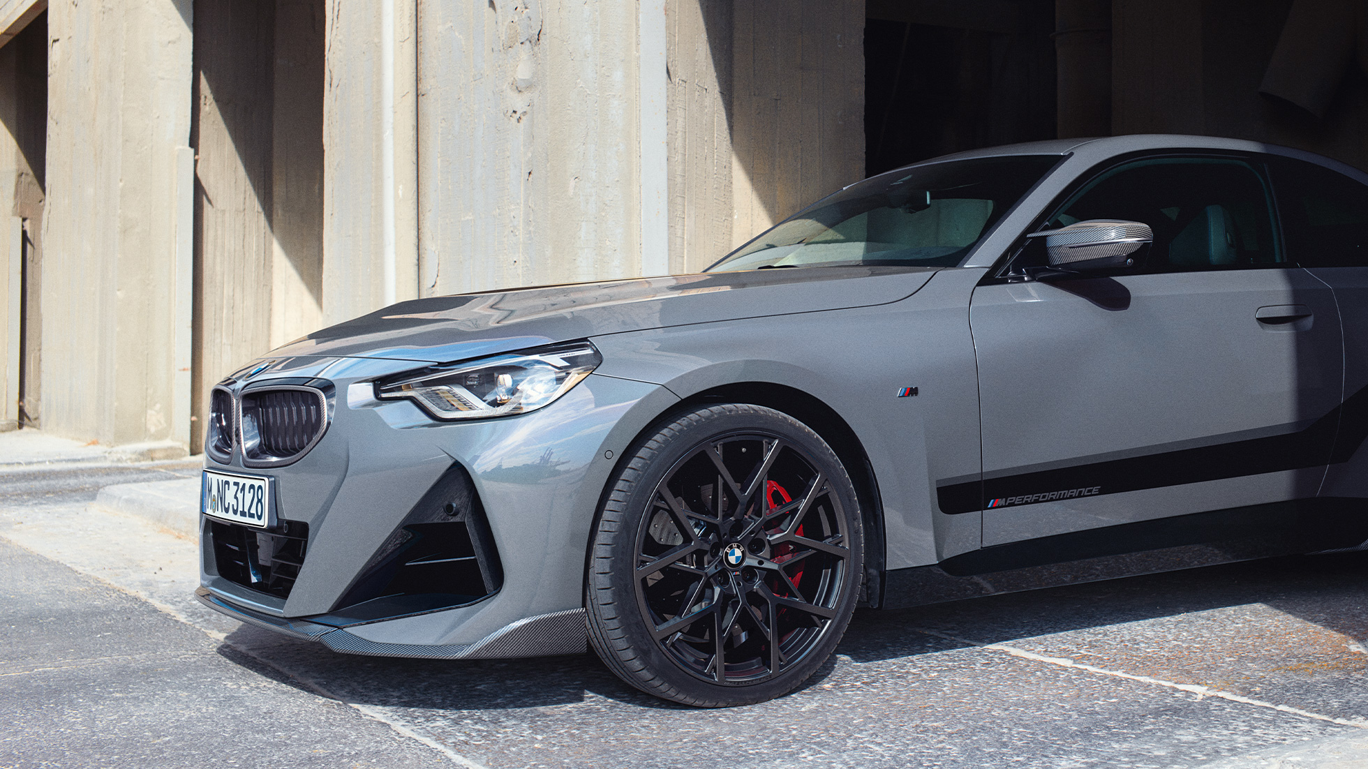 BMW 2 Series Coupé G42 three-quarter side view close-up BMW M Performance Parts BMW 2 Series Coupé G42 three-quarter side view close-up