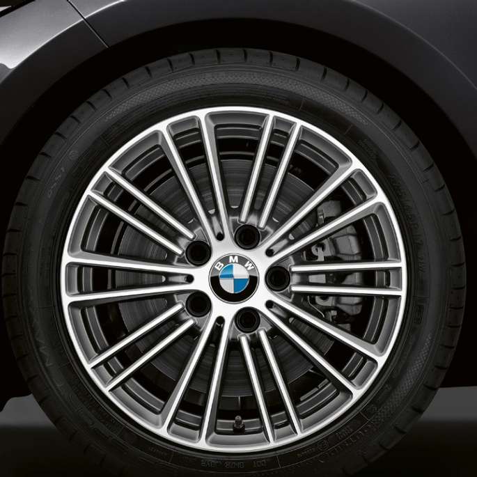 BMW 2 Series Convertible, Model Luxury Line wheels